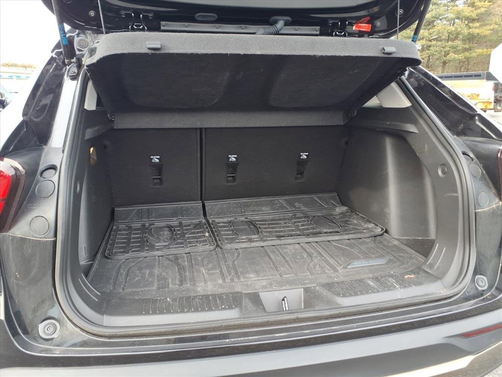 Used 2024 Chevrolet Trax ACTIV w/ Sunroof Package image 14