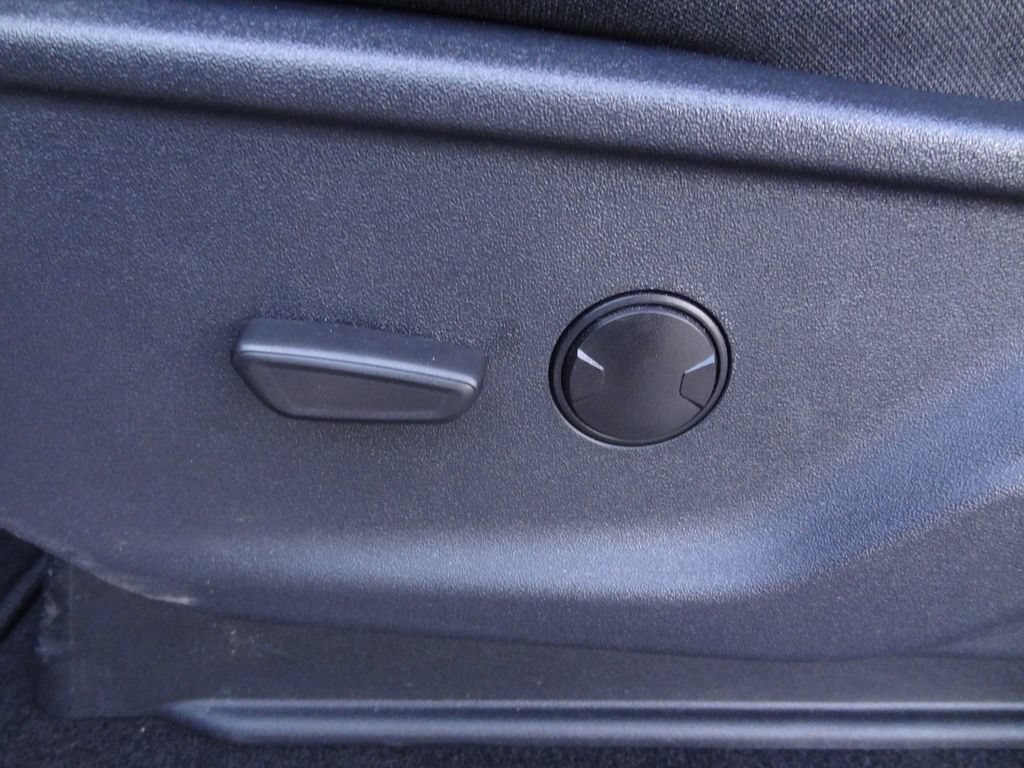 Certified 2023 Ford F150 Lightning XLT AWD/4WD image 7