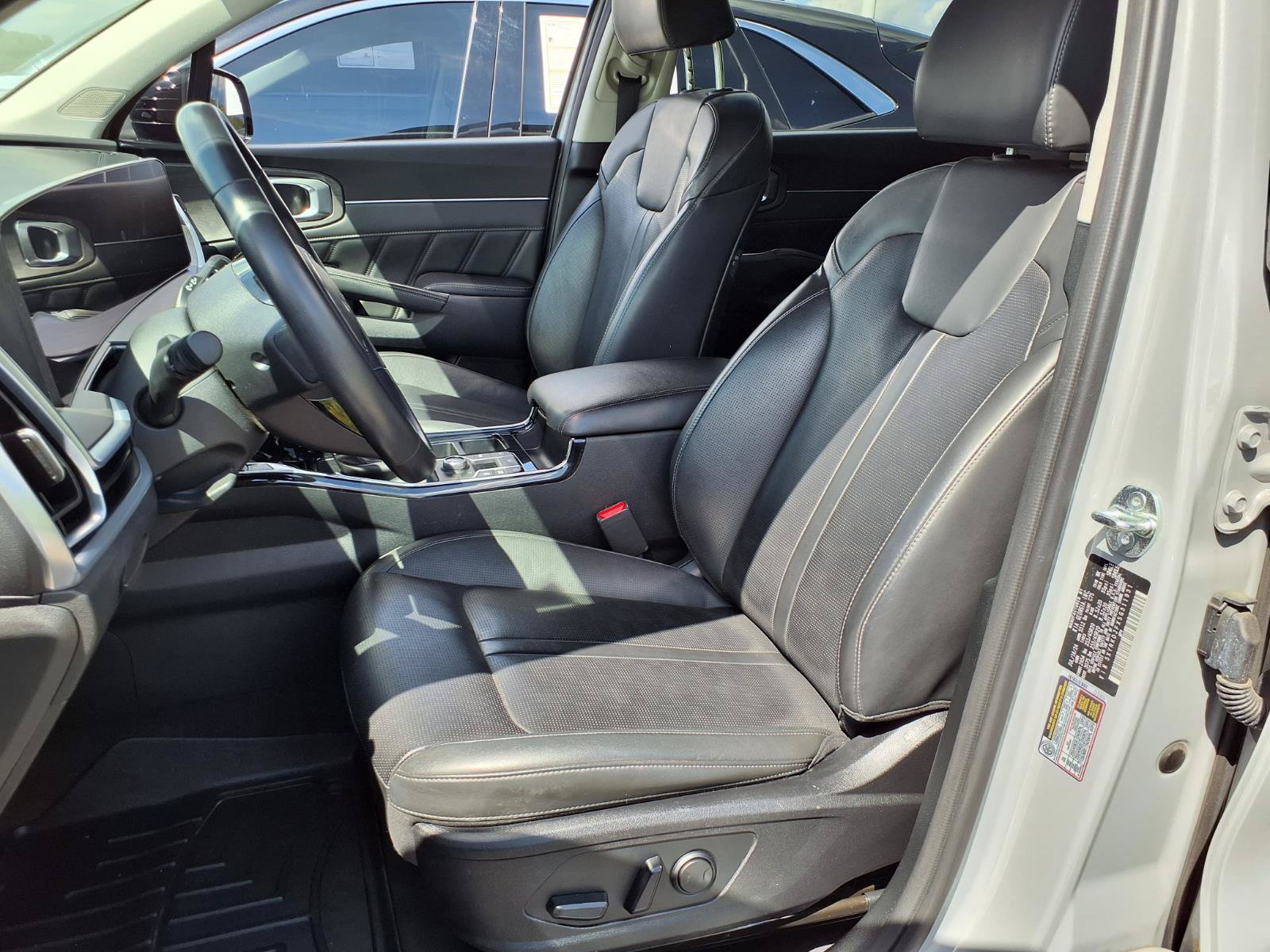 Used 2025 Kia Sorento SX AWD/4WD image 6
