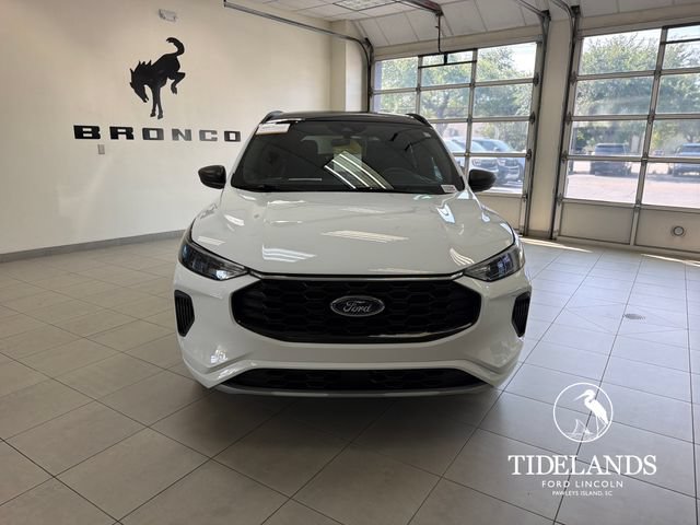 Certified 2023 Ford Escape ST-Line w/ Tech Pack #1 FWD image 3