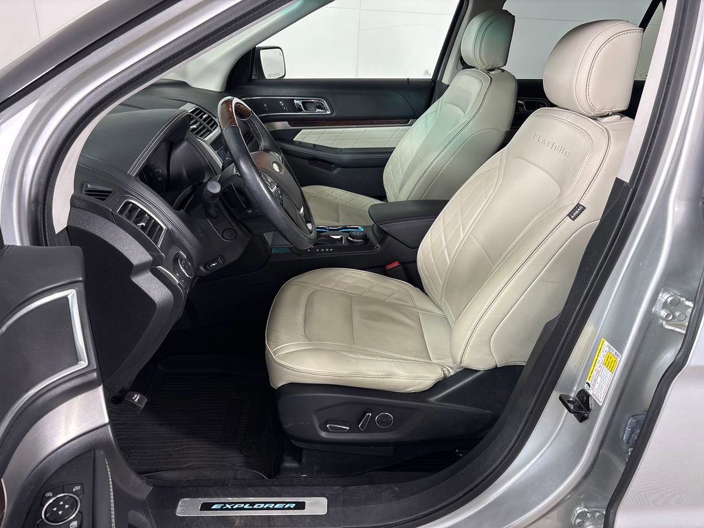 Certified 2017 Ford Explorer Platinum image 32