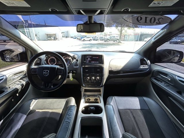Used 2019 Dodge Grand Caravan SXT image 27