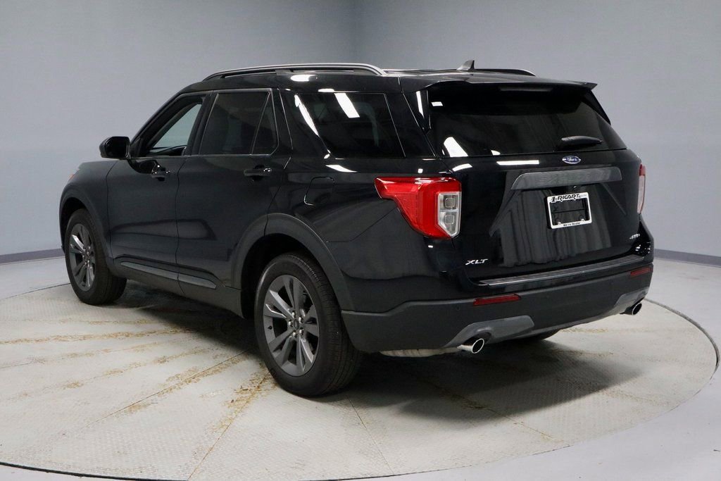 Certified 2023 Ford Explorer XLT w/ Equipment Group 202A image 3