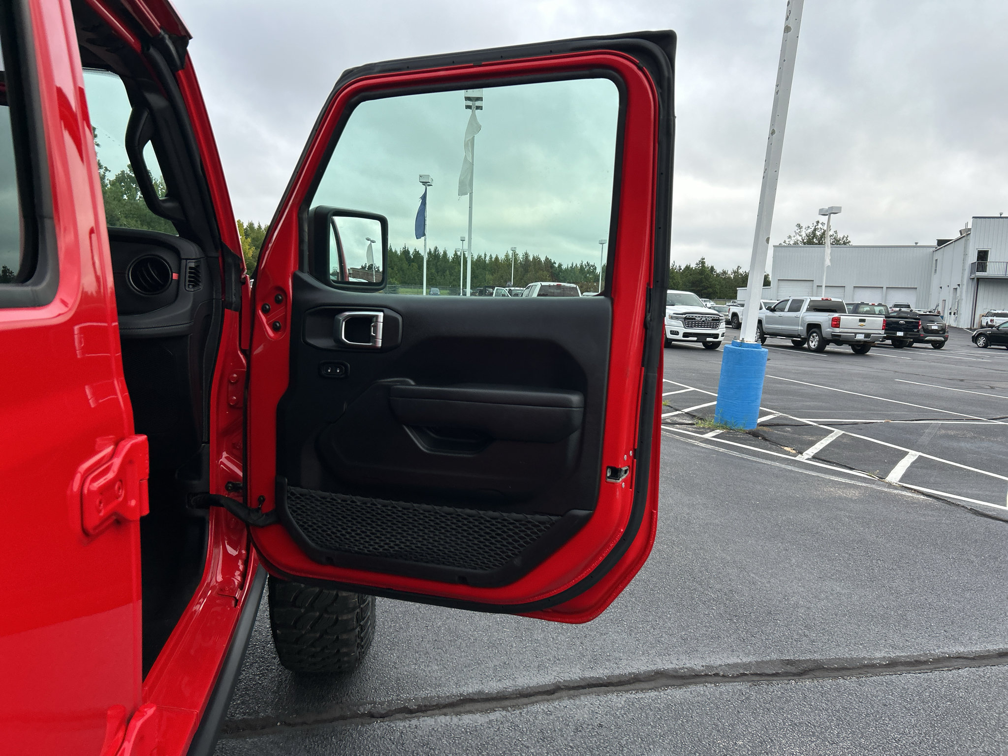 Used 2025 Jeep Wrangler Unlimited Rubicon AWD/4WD image 20