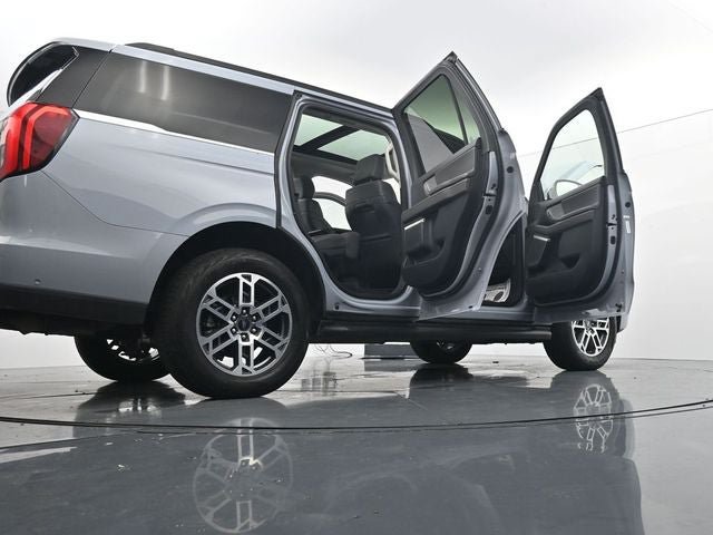 Certified 2025 Ford Expedition Active AWD/4WD image 43