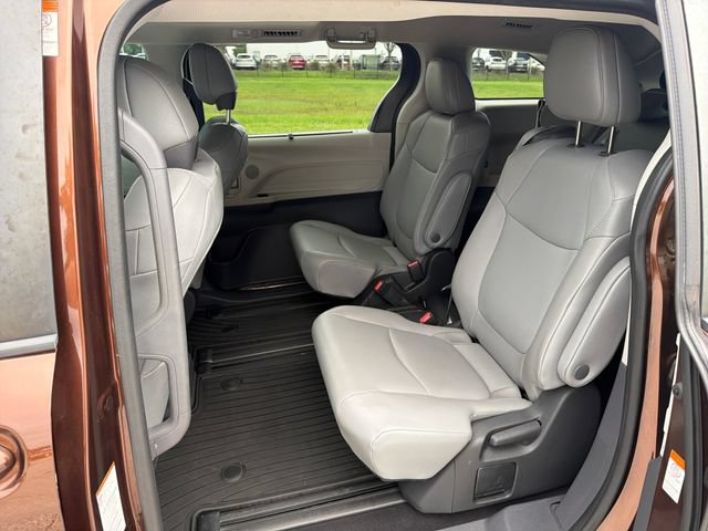 Used 2022 Toyota Sienna XLE FWD image 10