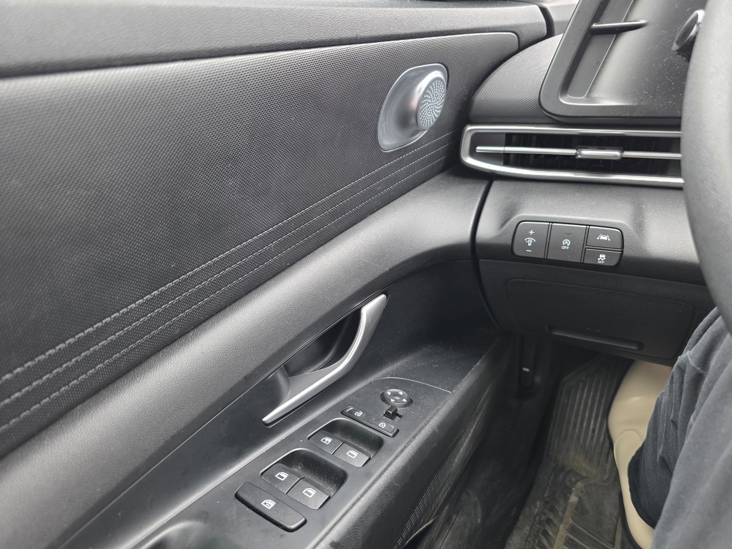 Used 2023 Hyundai Elantra SE FWD image 16