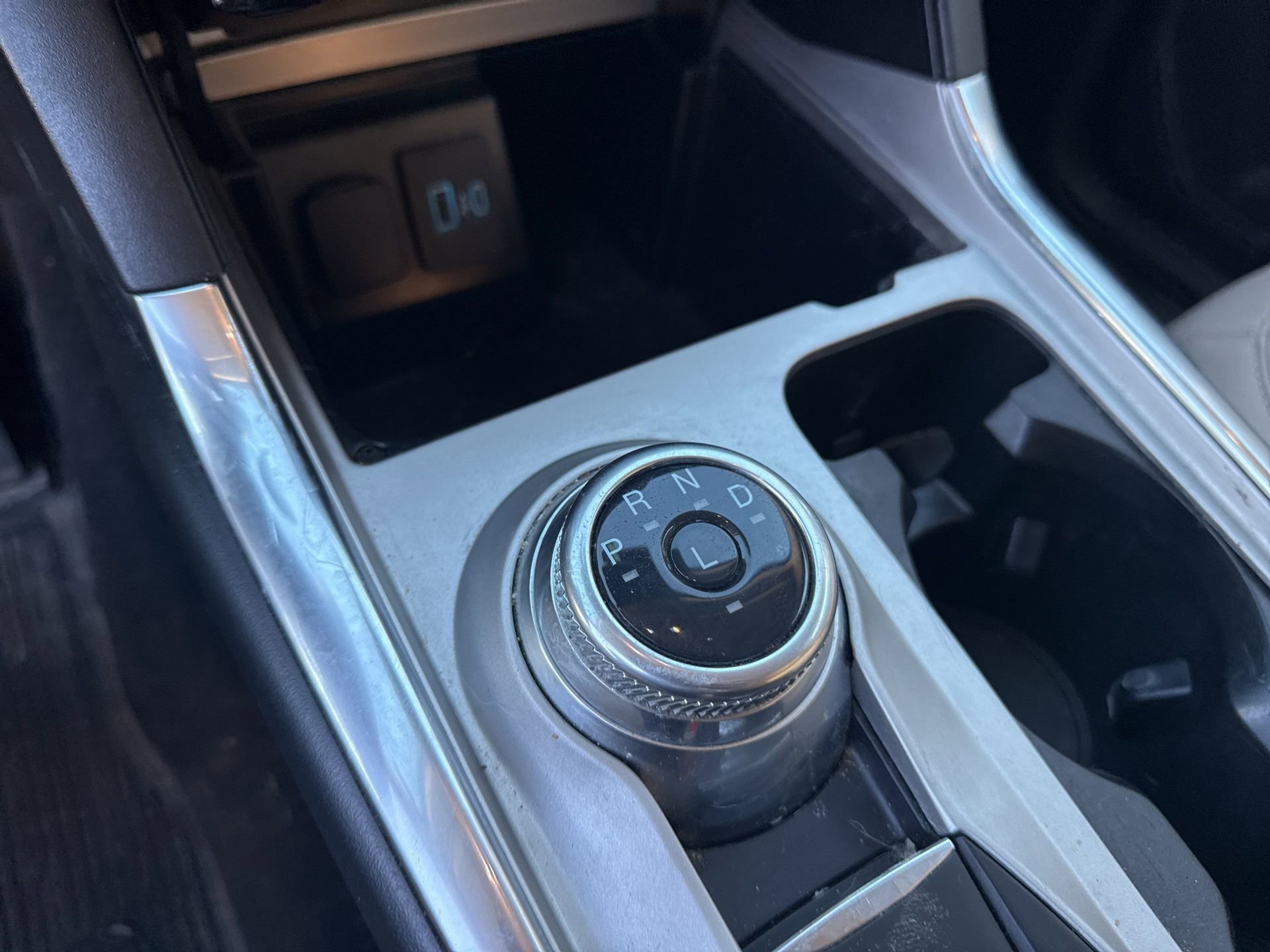 Certified 2023 Ford Explorer Limited w/ Hybrid Equipment Group 310A image 18