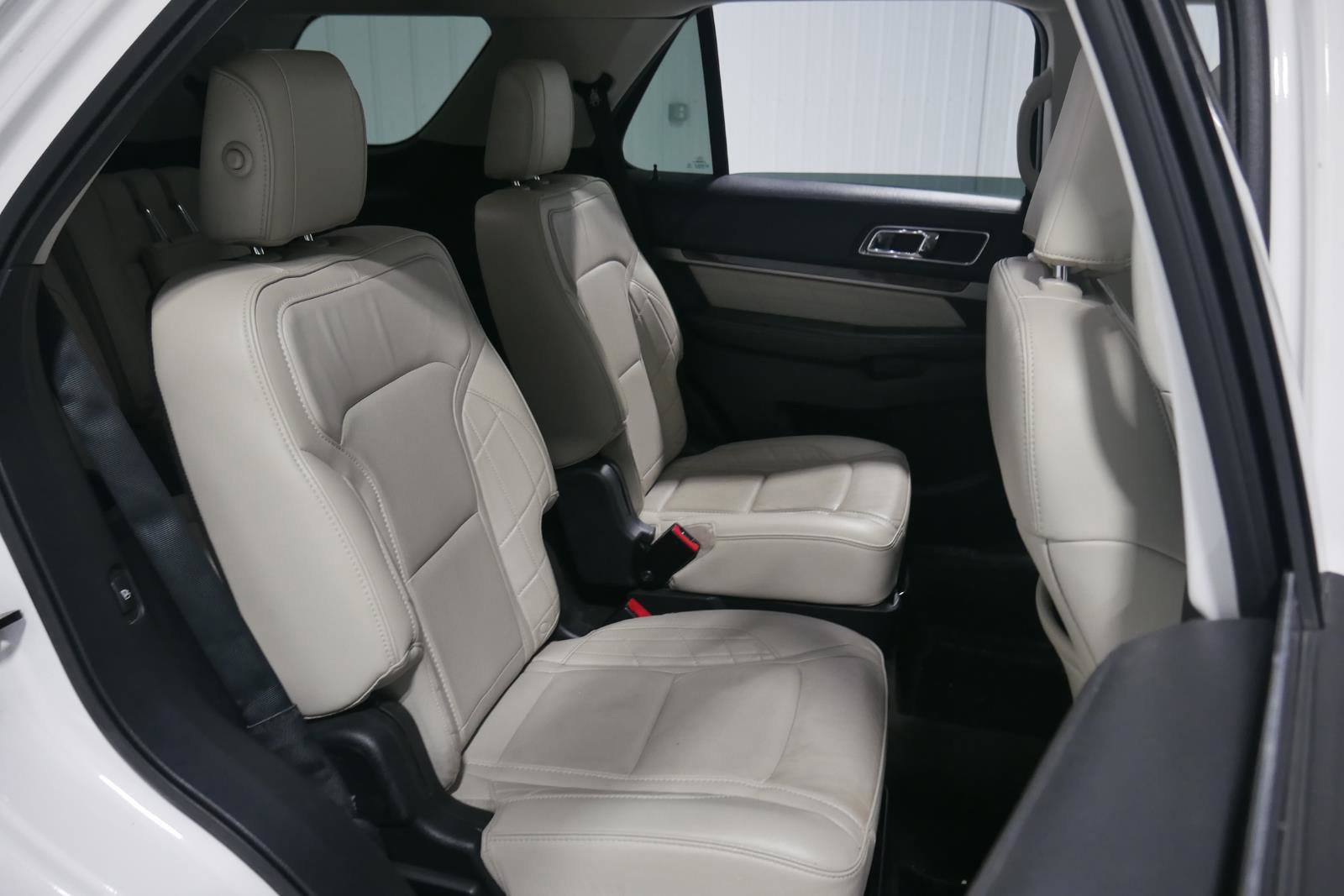 Certified 2018 Ford Explorer Platinum image 17