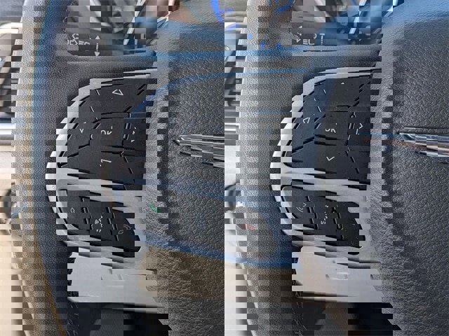 Used 2022 Chrysler Voyager LX image 19