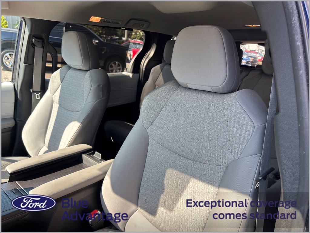Used 2025 Toyota Sienna LE FWD image 11