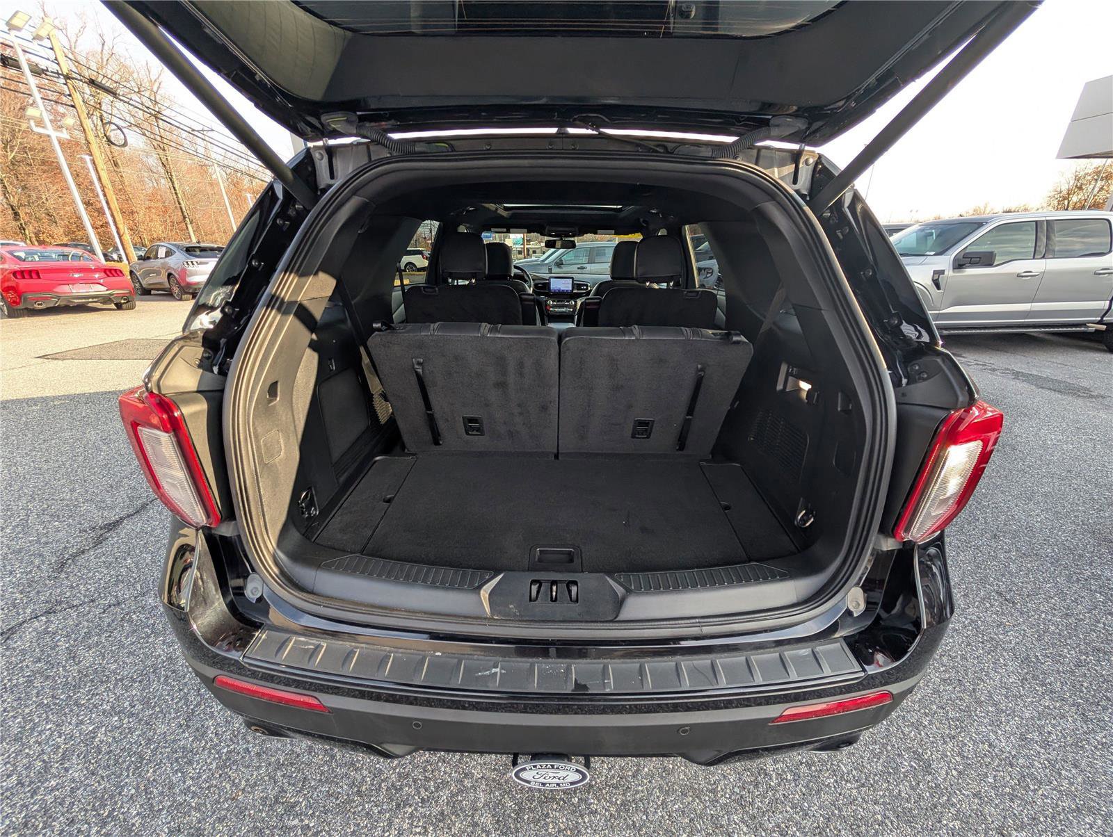 Certified 2023 Ford Explorer ST-Line w/ Class IV Trailer Tow Package image 13