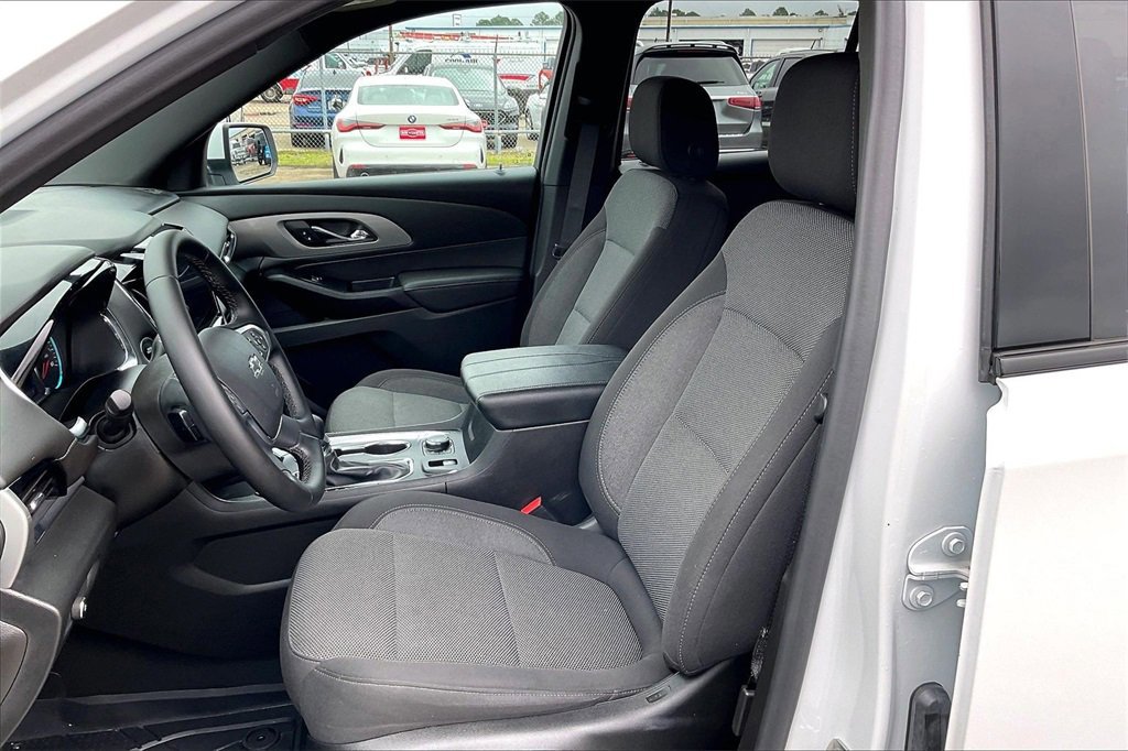 Used 2023 Chevrolet Traverse LT image 18