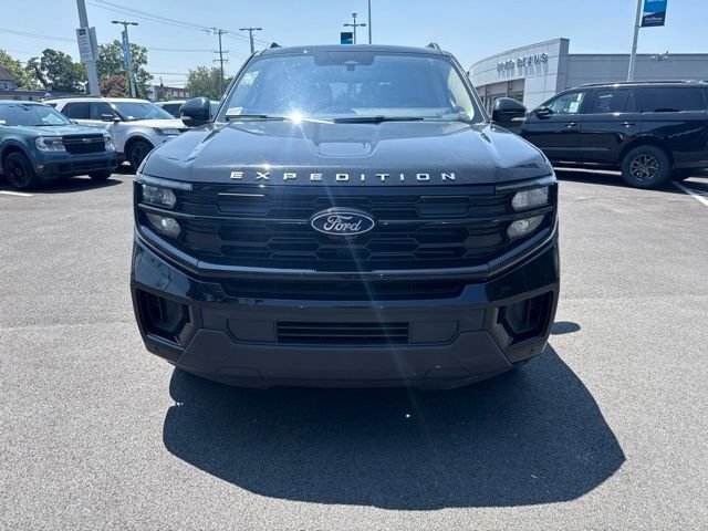 Certified 2025 Ford Expedition Active AWD/4WD image 2