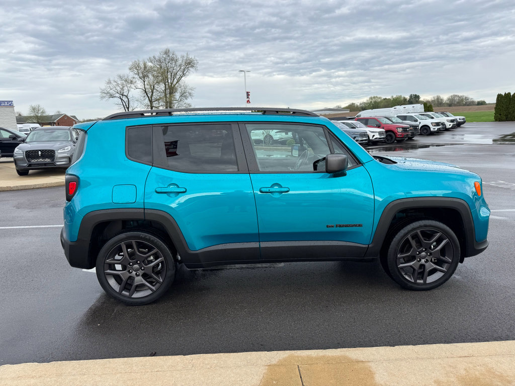 Used 2021 Jeep Renegade Latitude AWD/4WD image 6