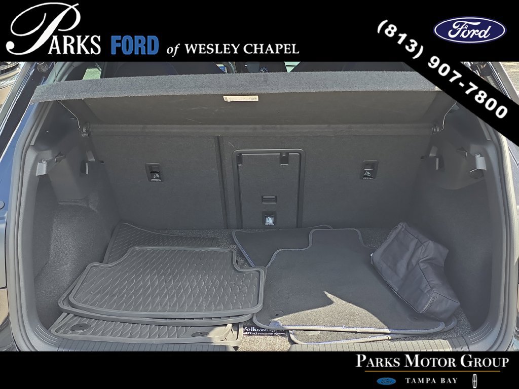 Used 2023 Volkswagen Golf 20th Anniversary Edition AWD/4WD image 9
