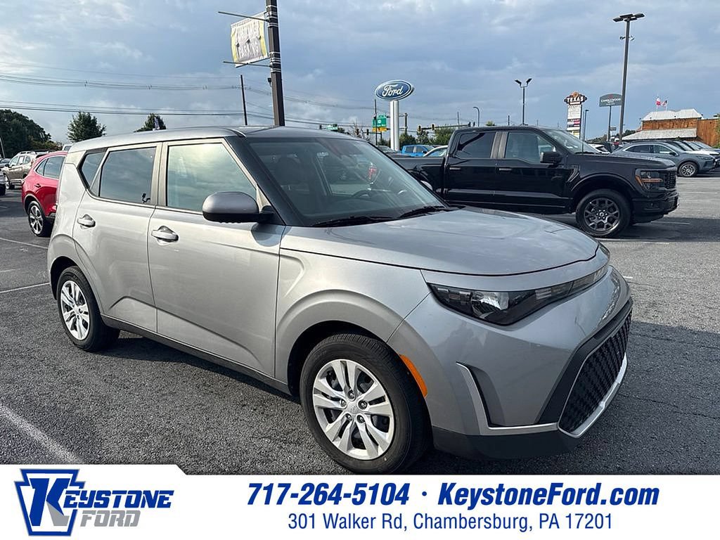 Used 2023 Kia Soul LX FWD image 1