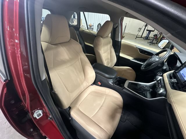 Used 2019 Toyota RAV4 LE w/ Carpet Mat Package FWD image 32