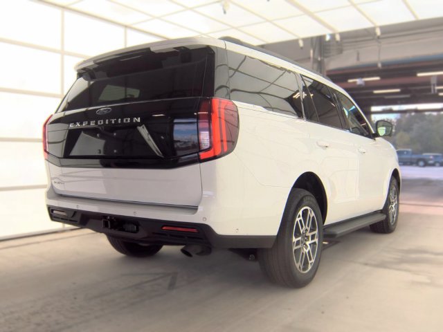 Certified 2025 Ford Expedition Active AWD/4WD image 2