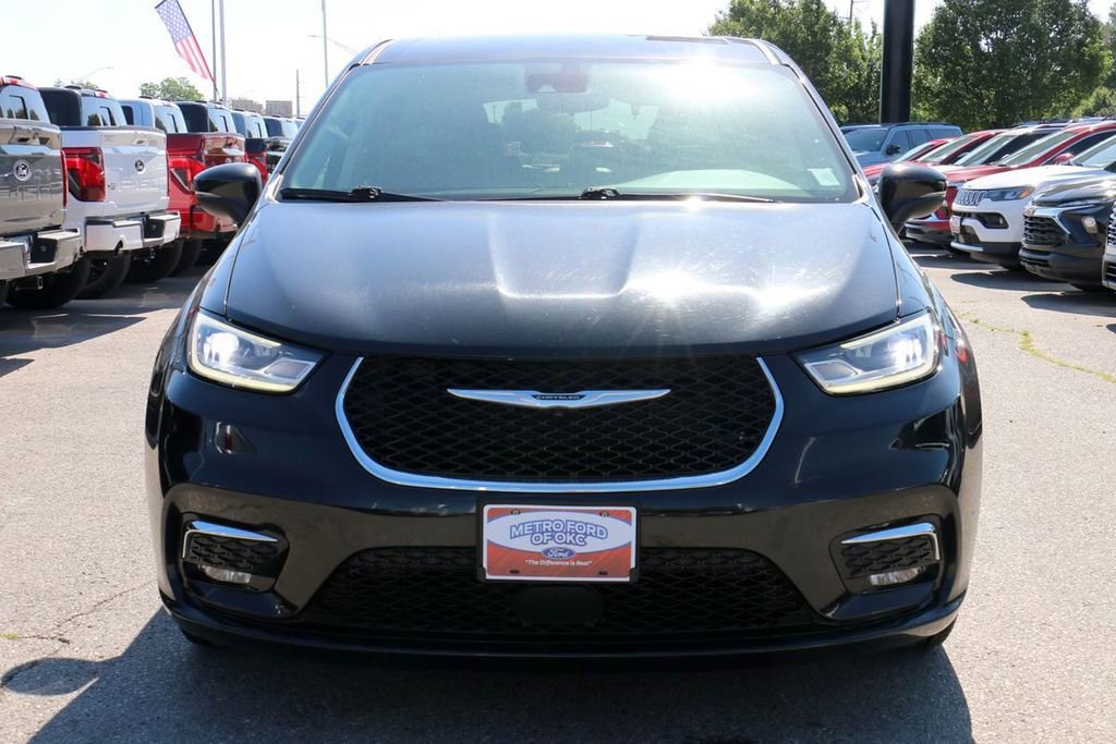 Used 2023 Chrysler Pacifica Touring-L FWD image 3