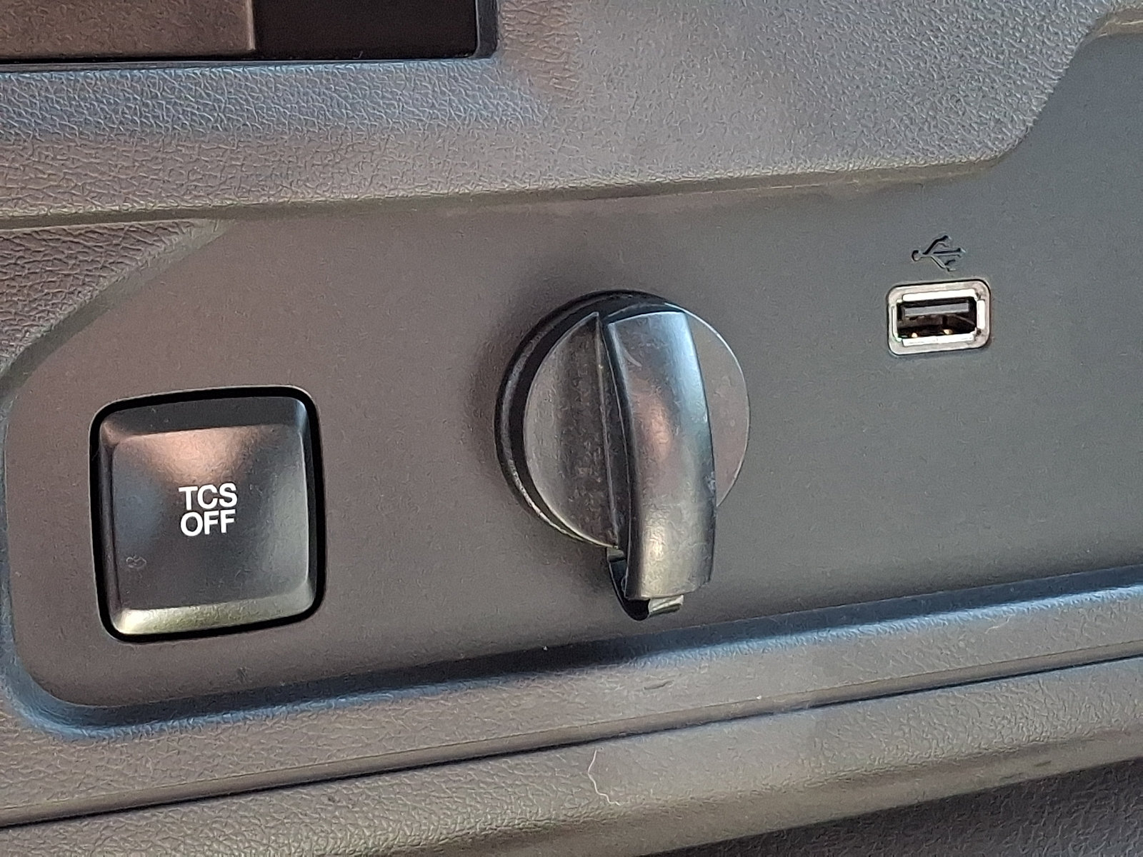 Certified 2022 Ford E-350 and Econoline 350 Super Duty w/ Power Windows & Locks Group RWD image 25