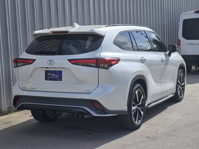 Used 2021 Toyota Highlander XSE FWD image 10