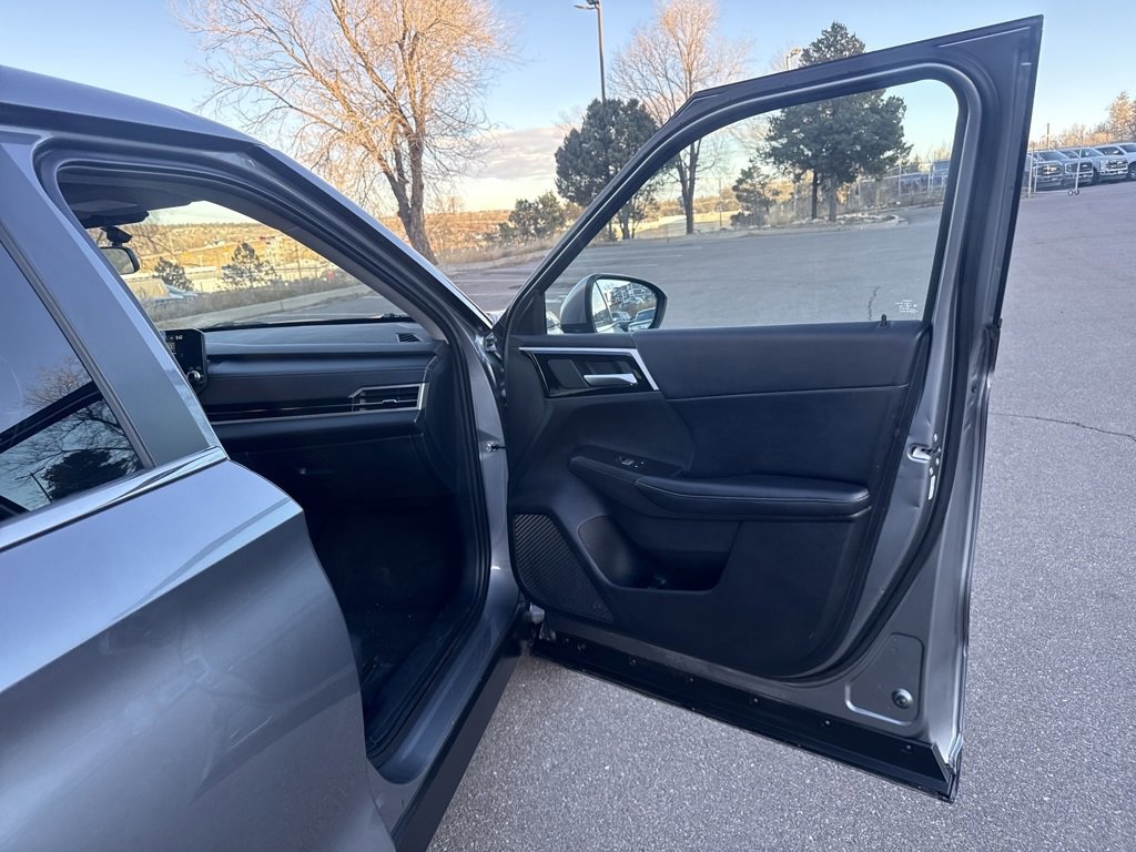 Used 2024 Mitsubishi Outlander SE image 26