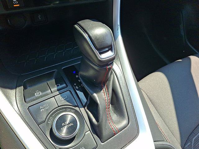 Used 2022 Toyota RAV4 SE w/ Weather & Moonroof Package AWD/4WD image 12