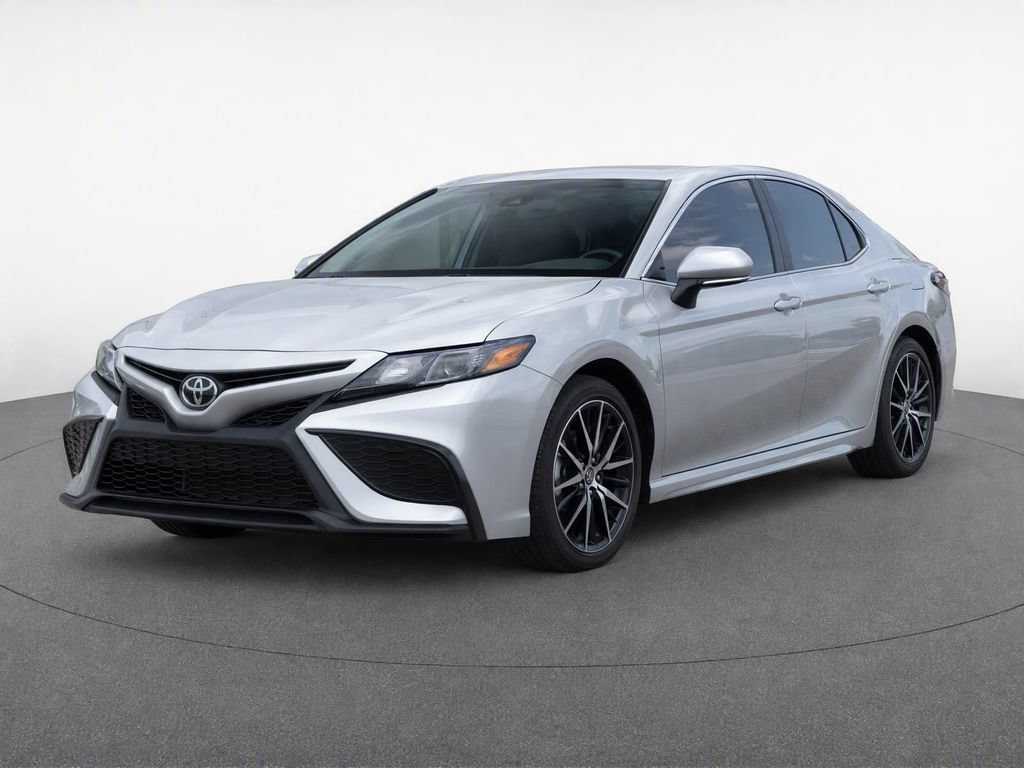 Used 2024 Toyota Camry SE w/ Convenience Package FWD image 4