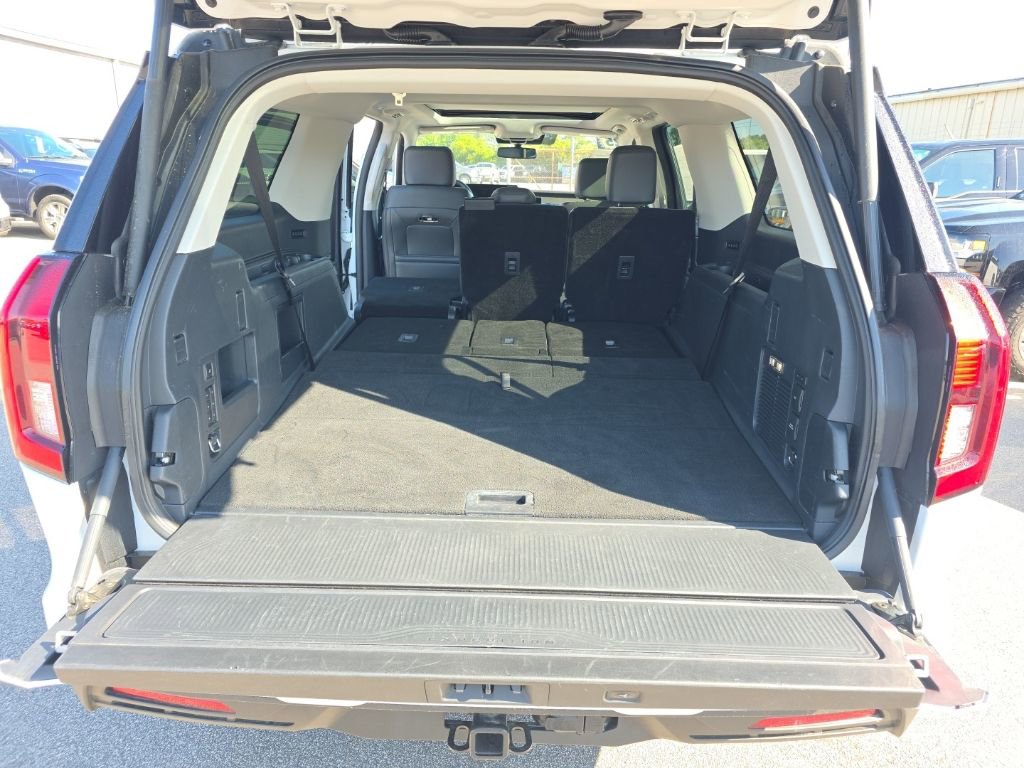 Certified 2025 Ford Expedition Max Active RWD image 7