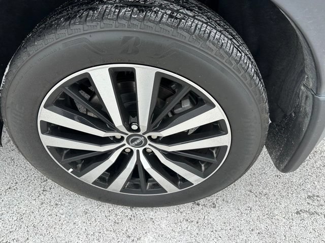 Used 2024 Nissan Pathfinder Platinum w/ Lighting Package (N92) FWD image 7