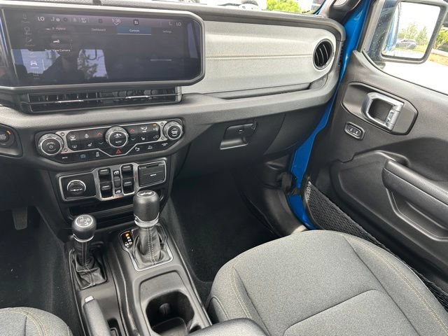 Used 2024 Jeep Wrangler Unlimited w/ Convenience Group AWD/4WD image 13