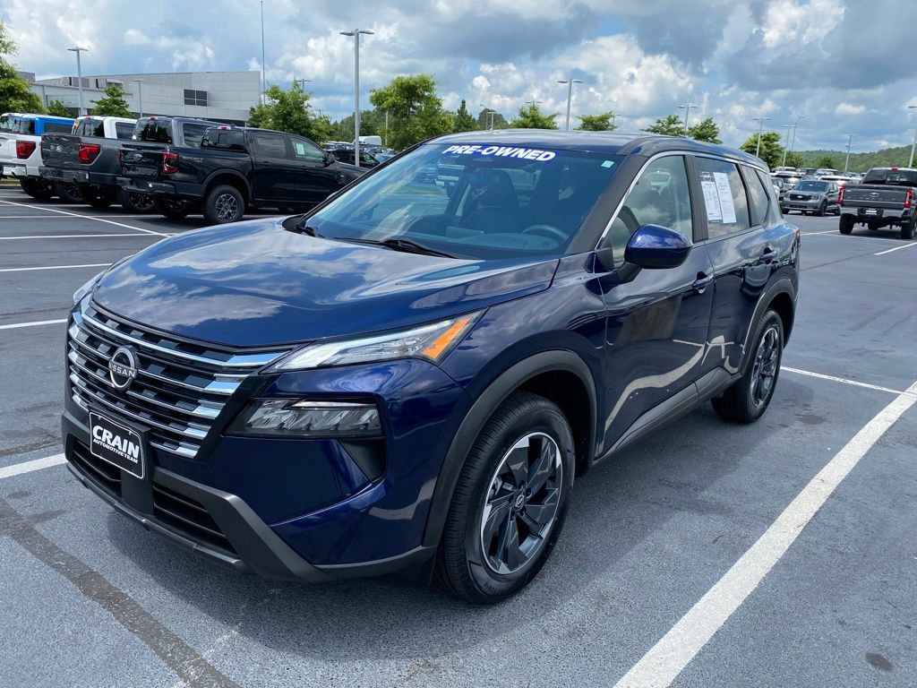 Used 2024 Nissan Rogue SV AWD/4WD image 3