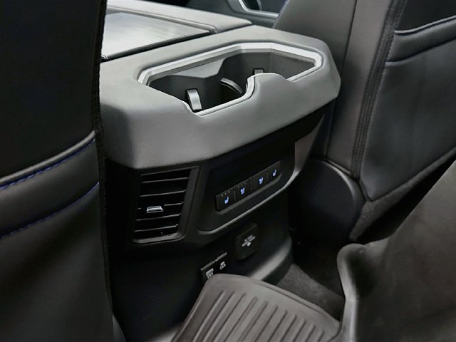 Used 2024 Toyota Tundra Platinum AWD/4WD image 27