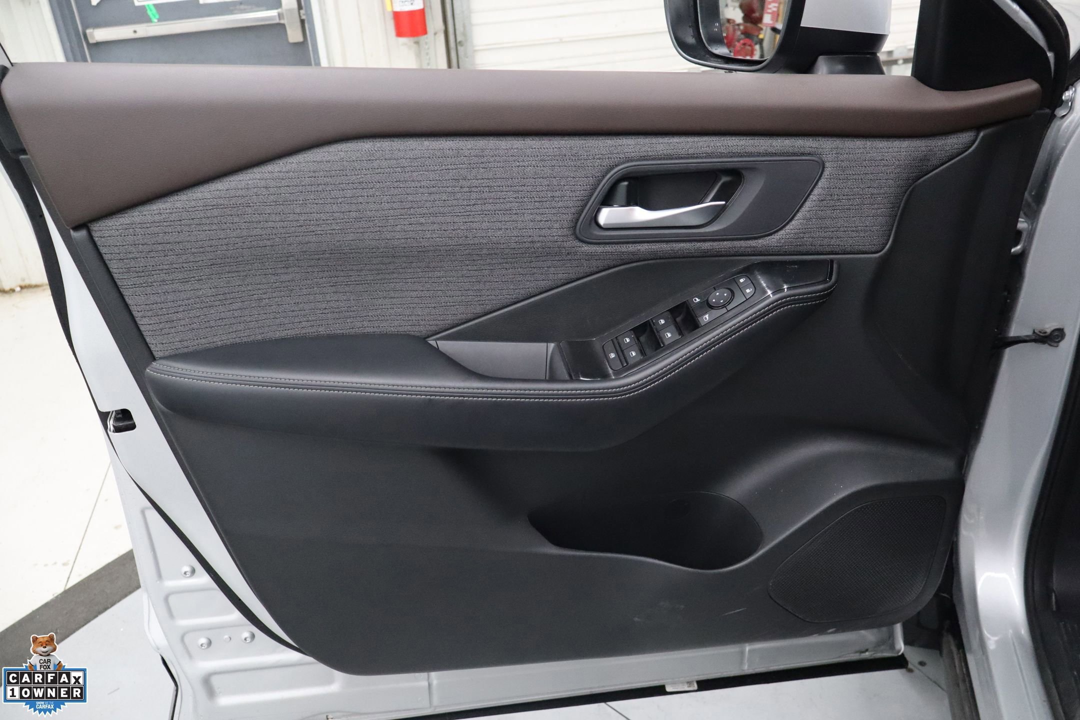 Used 2023 Nissan Rogue SV image 14