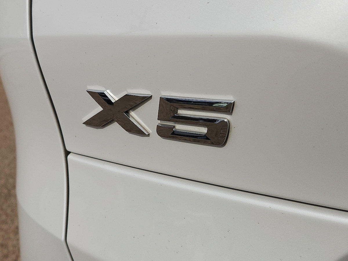 Used 2024 BMW X5 xDrive40i w/ Premium Package AWD/4WD image 3
