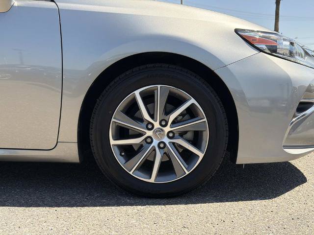 Used 2018 Lexus ES 300h w/ Luxury Package FWD image 29