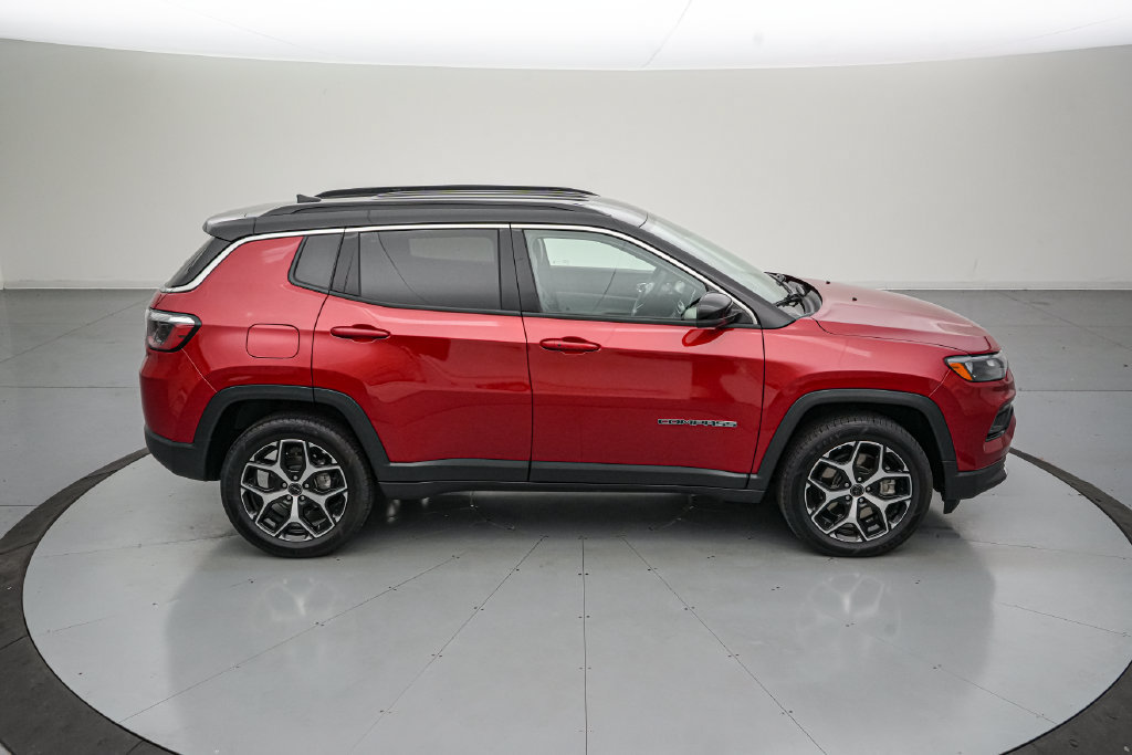 Used 2025 Jeep Compass Limited AWD/4WD image 3
