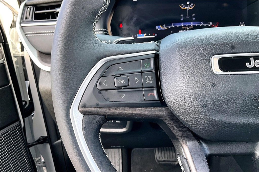 Used 2023 Jeep Grand Cherokee Limited image 18