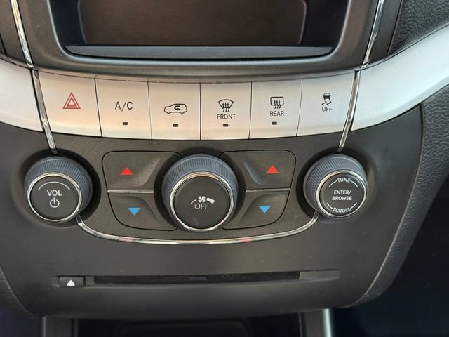 Used 2019 Dodge Journey SE w/ Connectivity Group FWD image 4