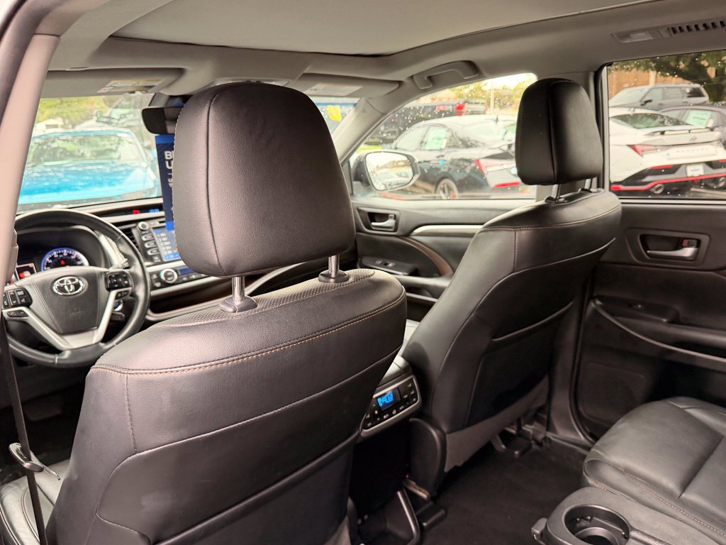 Used 2019 Toyota Highlander Limited Platinum AWD/4WD image 14