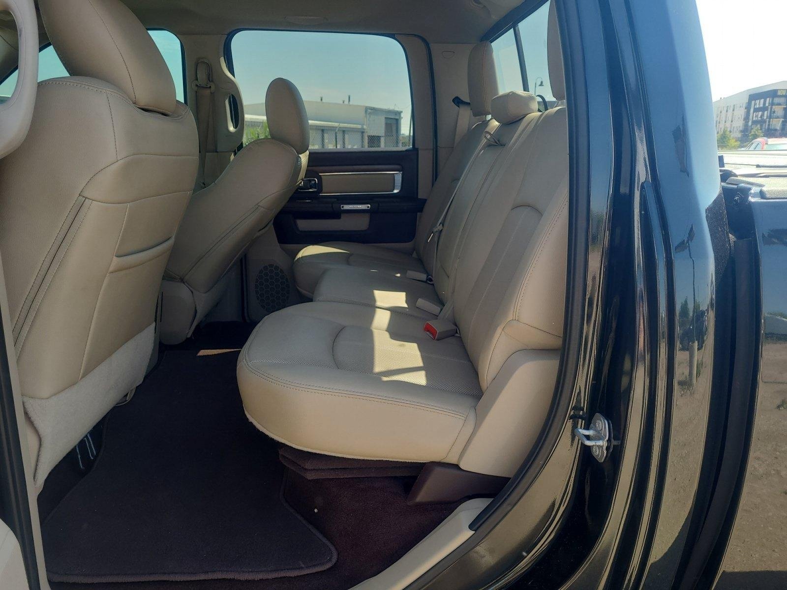 Used 2018 RAM 1500 Laramie w/ Convenience Group AWD/4WD image 17