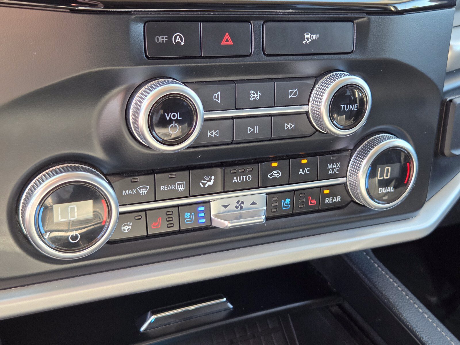 Certified 2024 Ford Expedition XLT RWD image 23