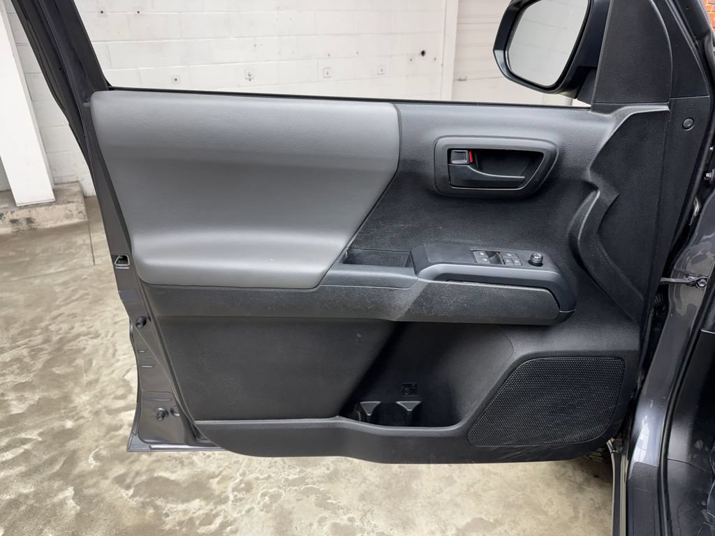 Used 2021 Toyota Tacoma SR AWD/4WD image 9