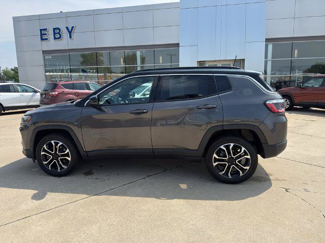 Used 2023 Jeep Compass Limited AWD/4WD image 2