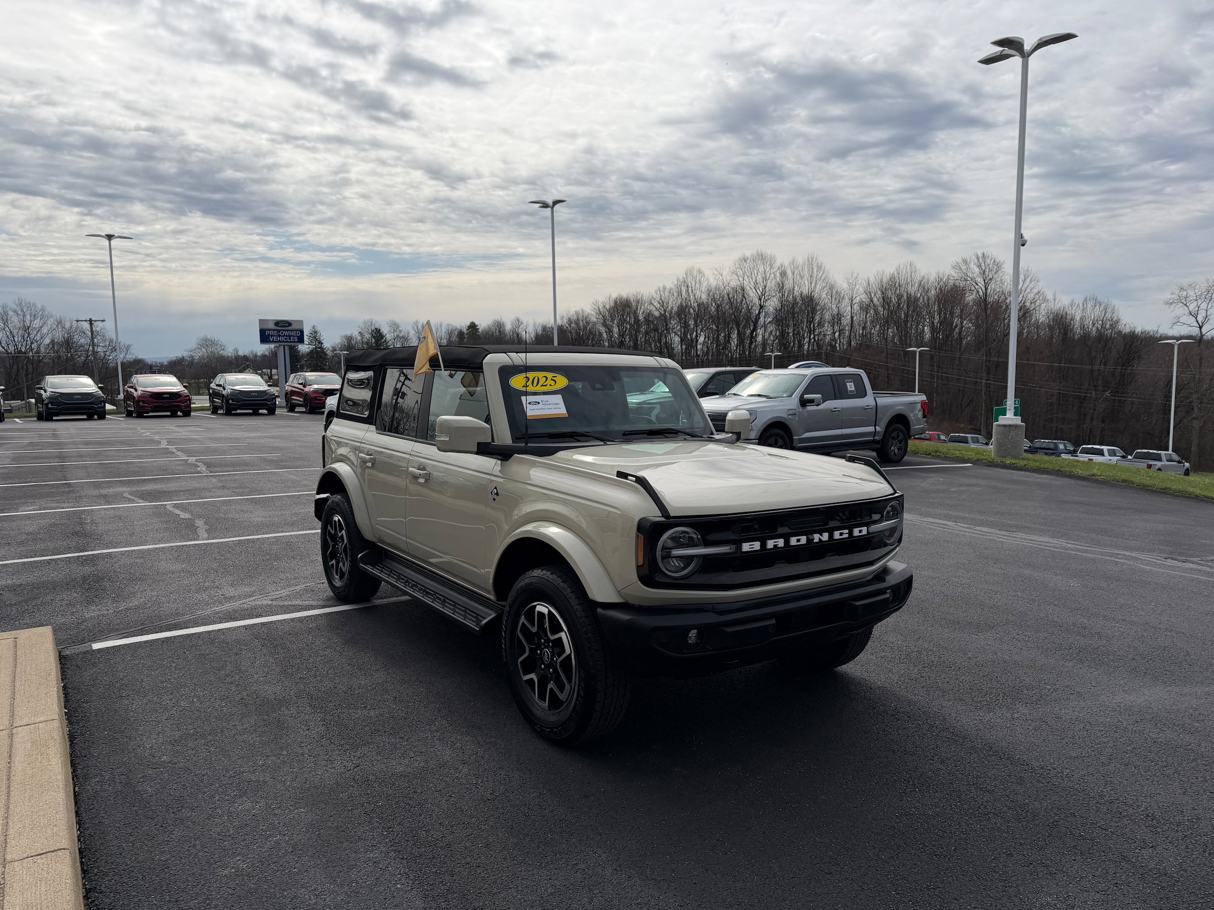 Certified 2025 Ford Bronco Outer Banks AWD/4WD image 3
