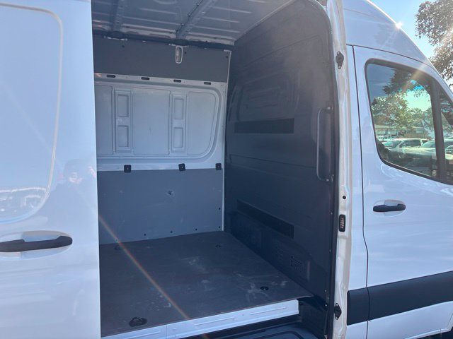 Used 2024 Mercedes-Benz Sprinter 2500 image 9
