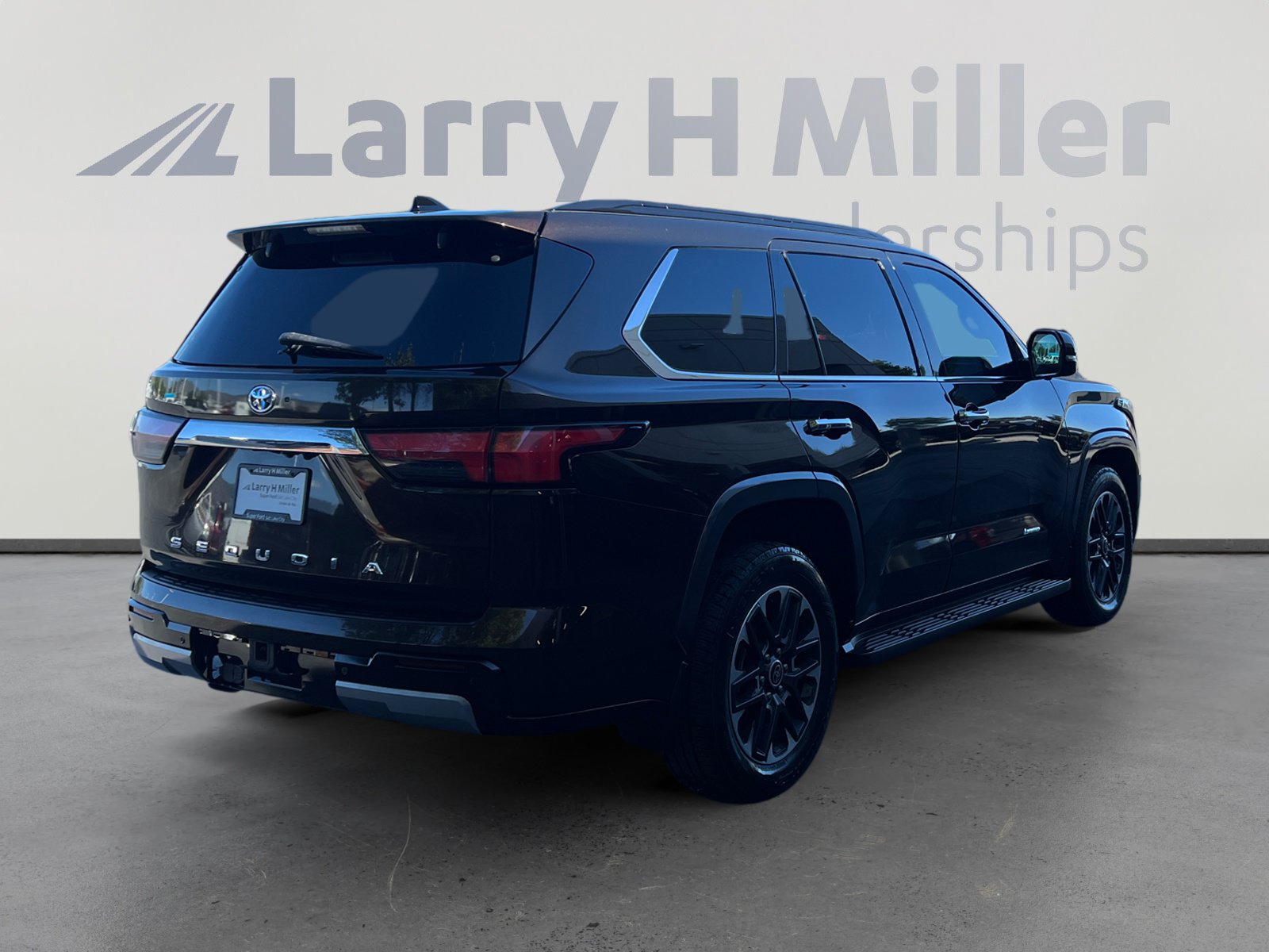 Used 2023 Toyota Sequoia Limited RWD image 5