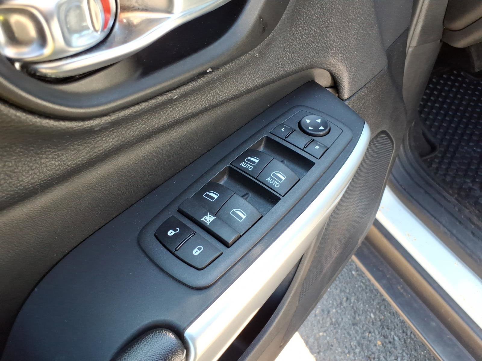 Used 2022 Jeep Cherokee Latitude AWD/4WD image 14