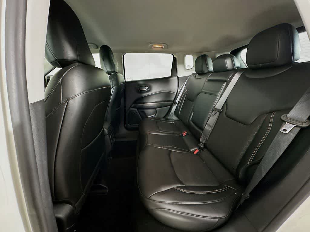 Used 2018 Jeep Compass Latitude FWD image 13